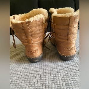 UGG Caspia leather wrap ankle boots size 6